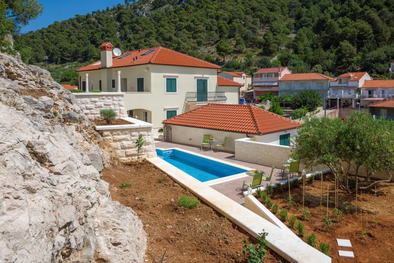 Villa Kogo ฮวาร์ ภายนอก รูปภาพ