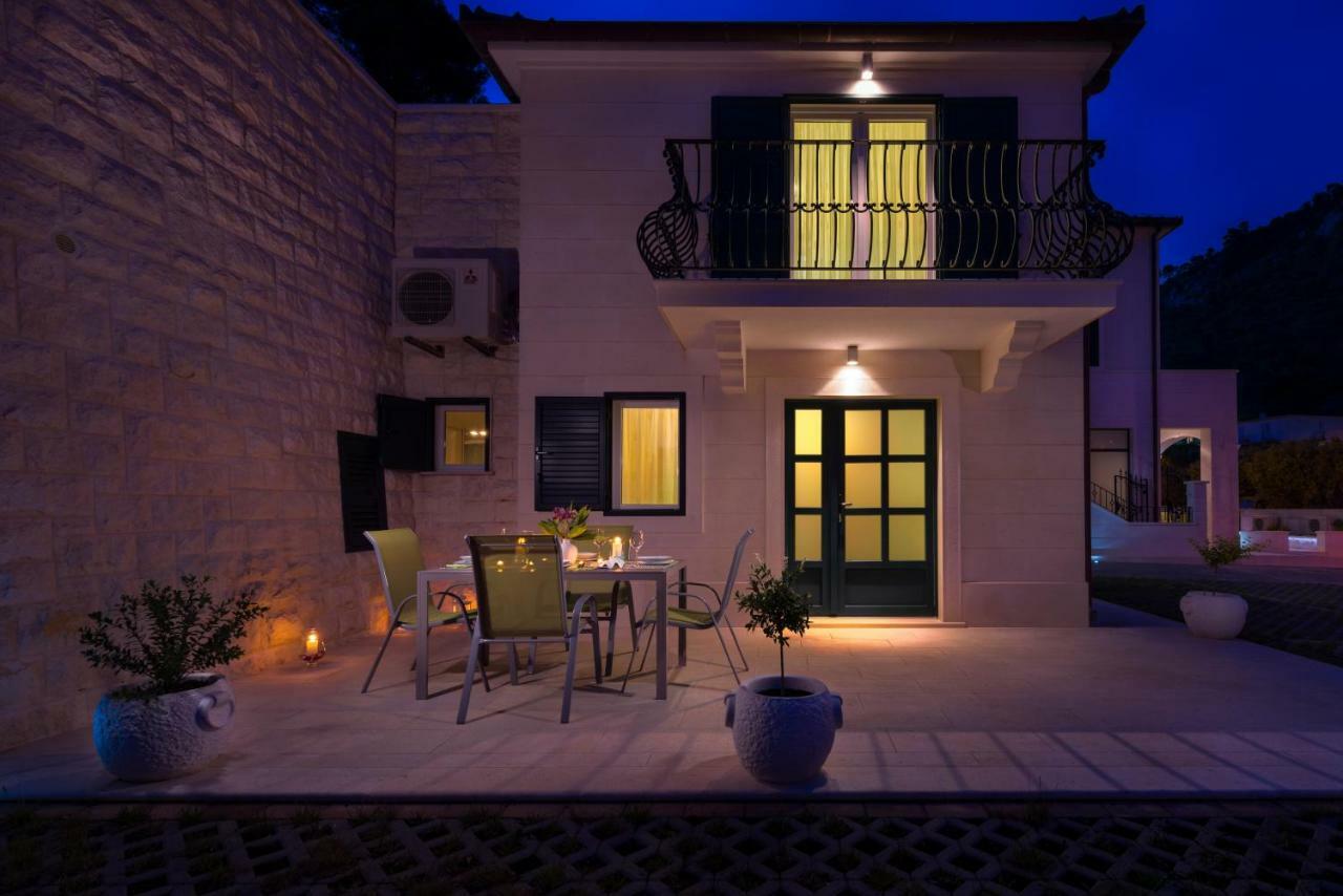 Villa Kogo ฮวาร์ ภายนอก รูปภาพ
